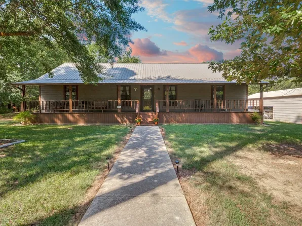 2270 Donna Dr, Chandler, TX 75758