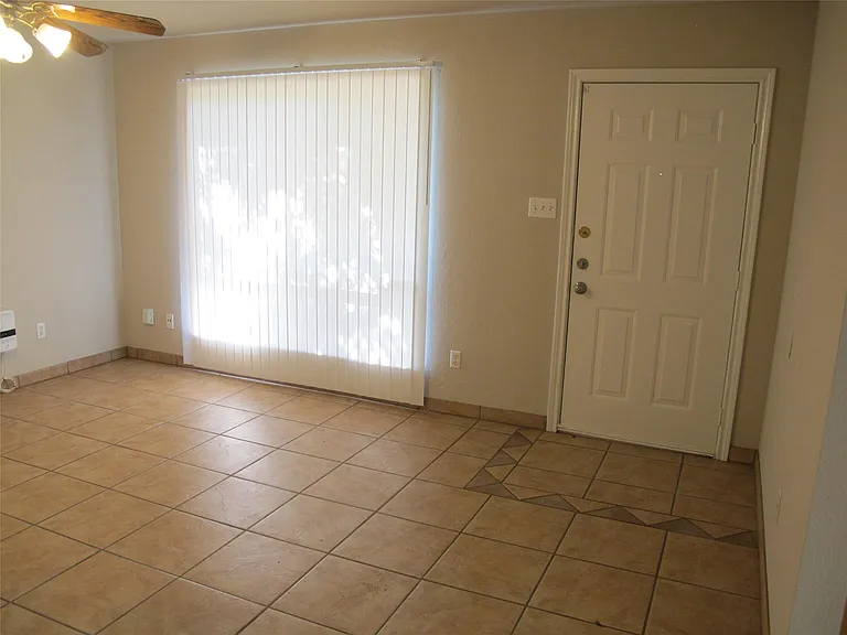 902 Quartz Ct #B — Photo 17