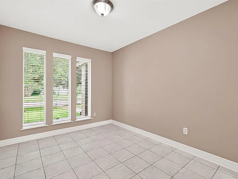 7403 Shady Vale Ln — Photo 9