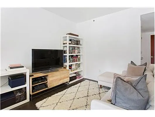 Rented by Douglas Elliman | media 19