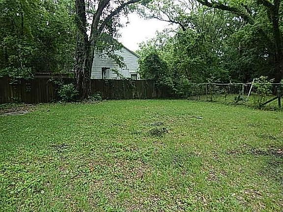 5th image of 864 Pettus St