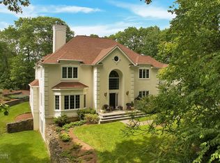 8 Woodbridge Ct, Chappaqua, NY 10510