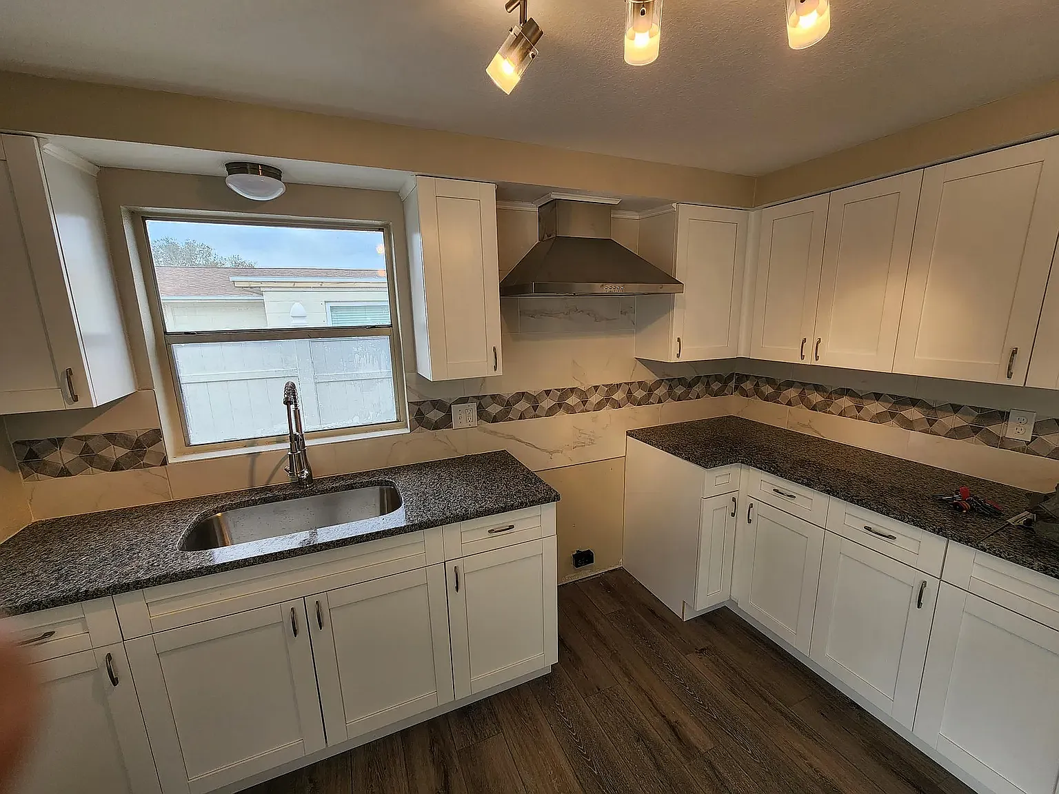 4 bed, 1056 sqft, $2,350 — Photo 3