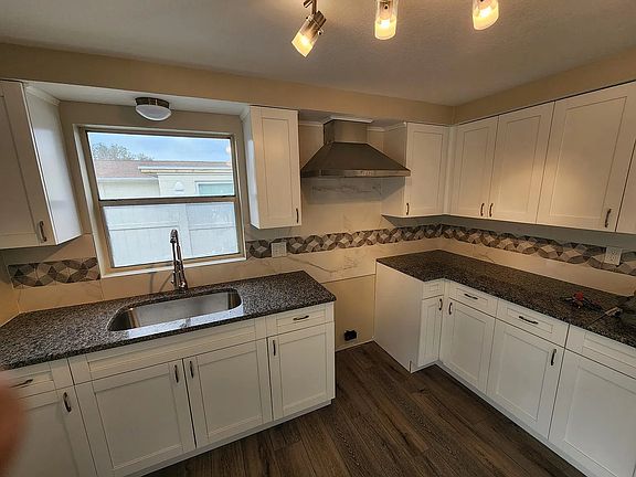 3rd image of 1709 Coppertree Dr
