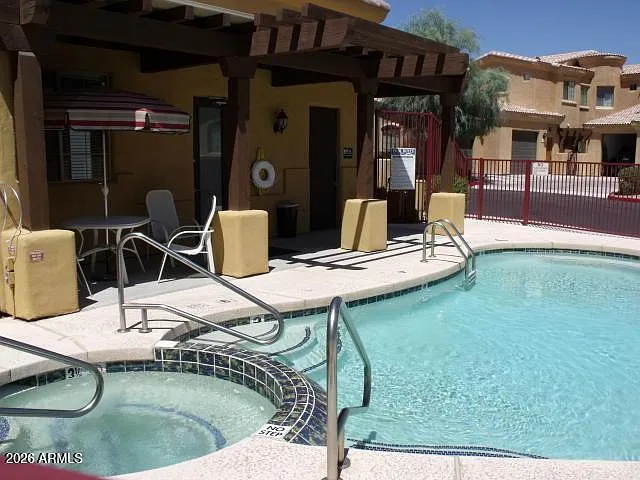 2 bed, 2.0 bath, 1411 sqft, $1,995 — Photo 2