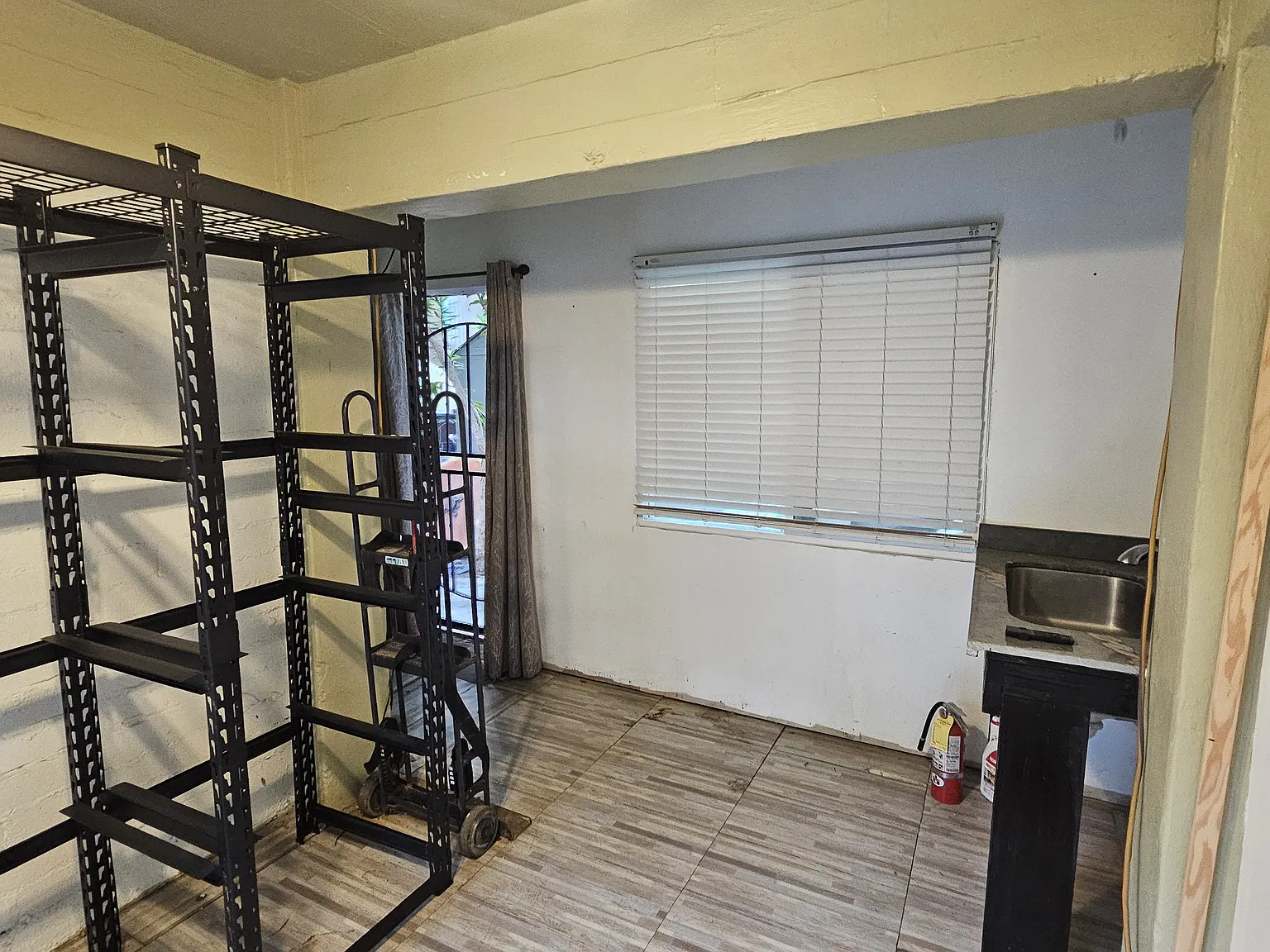 Studio, 150 sqft, $1,600 — Photo 4