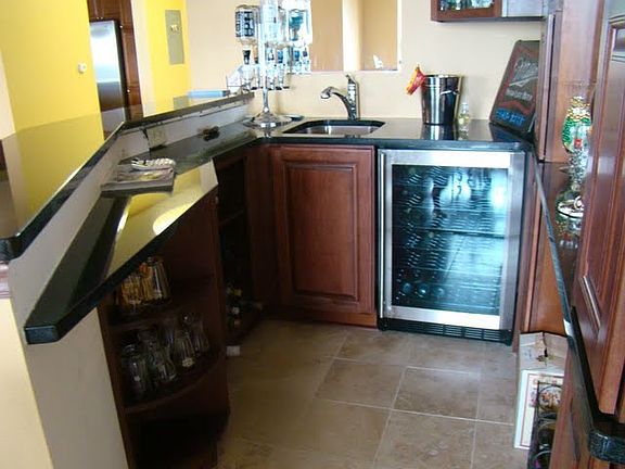 4th image of 121 N Monroe St #11001