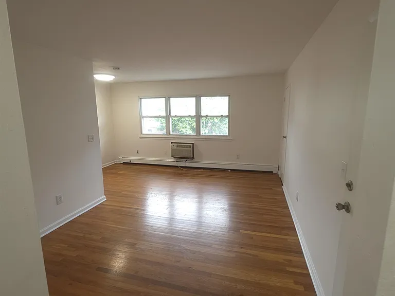 4325 Meadowview Ave #204 — Photo 4