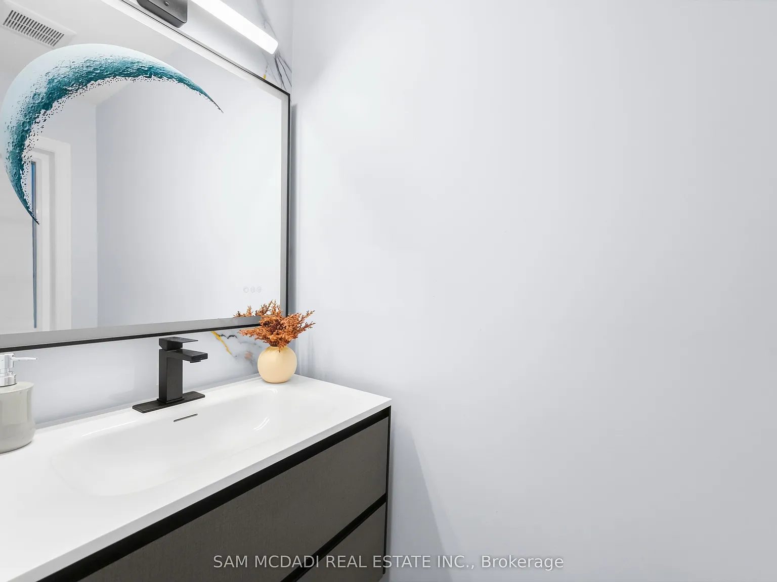 3 bed, $3,490 — Photo 4