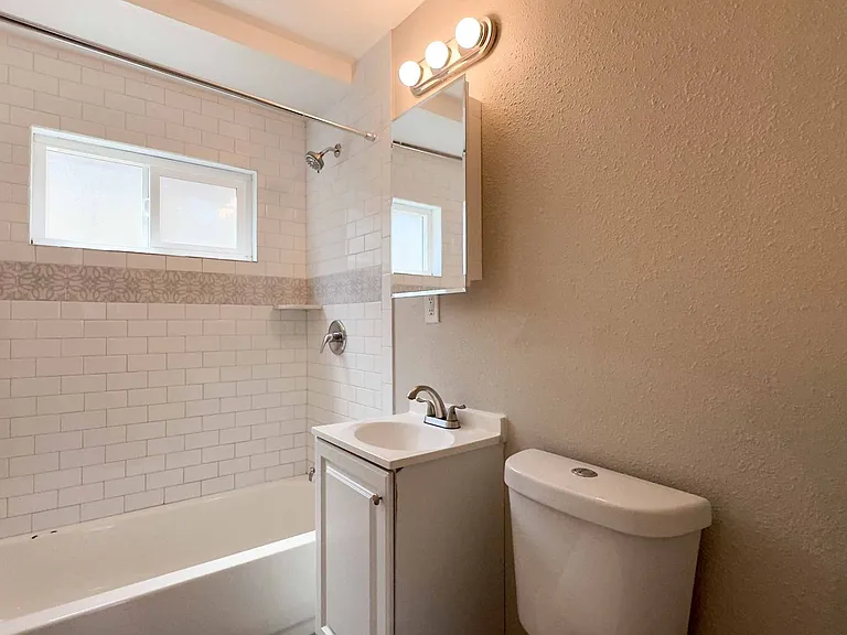 9922-9934 Buena Vista Dr — Photo 11