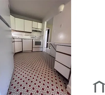 719 E Waterloo Rd — Photo 7