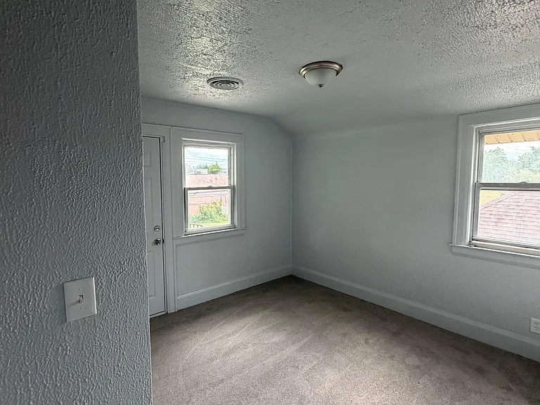 14720 Winthrop St #2 — Photo 12