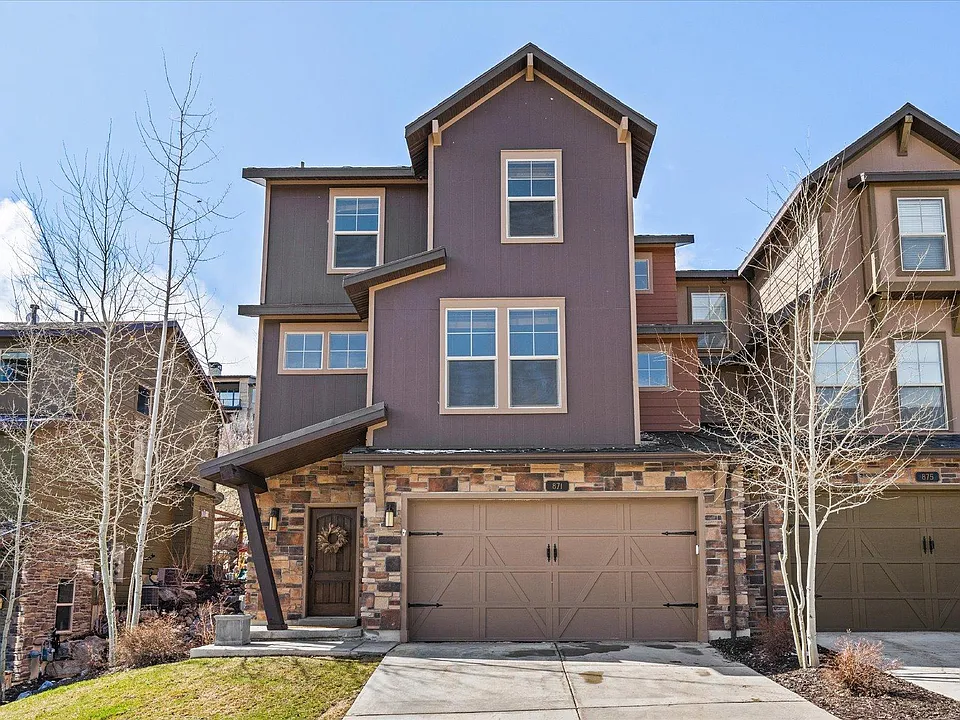 871 W Abigail Dr