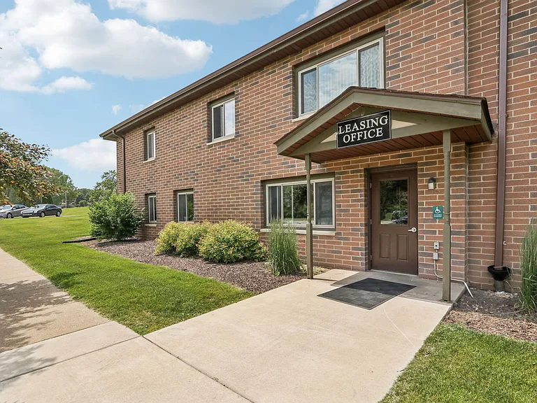 Woodfield Heights Apartments — Photo 46