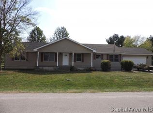 810 W Monroe St, Athens, IL 62613