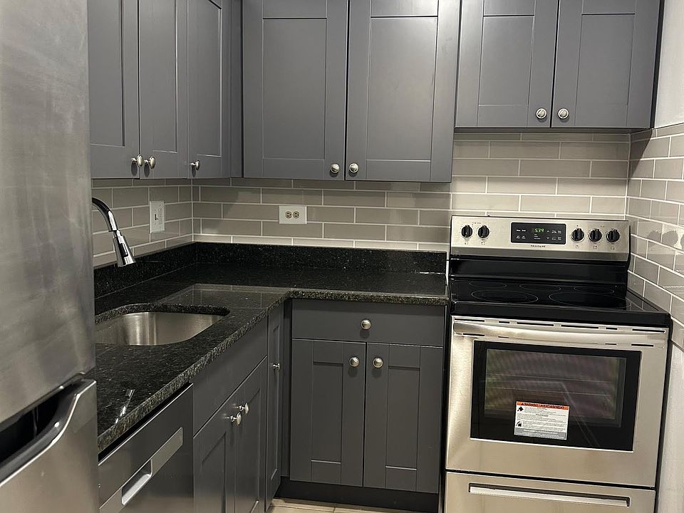 1st image of 3825 N Pine Grove Ave #423