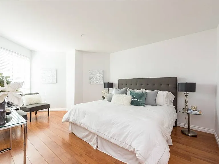 1600 Hornby St #703 — Photo 13