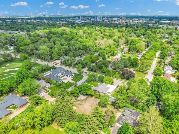 21 Greencroft Dr, Champaign, IL 61821