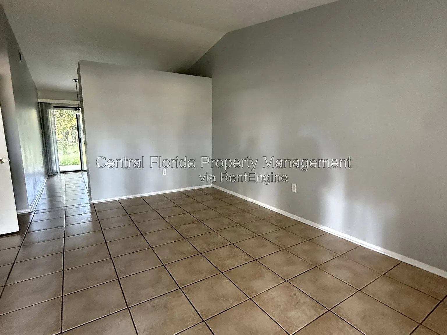 2 bed, 1.0 bath, 837 sqft, $1,399 — Photo 2
