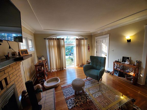 3rd image of 550 Park Ct