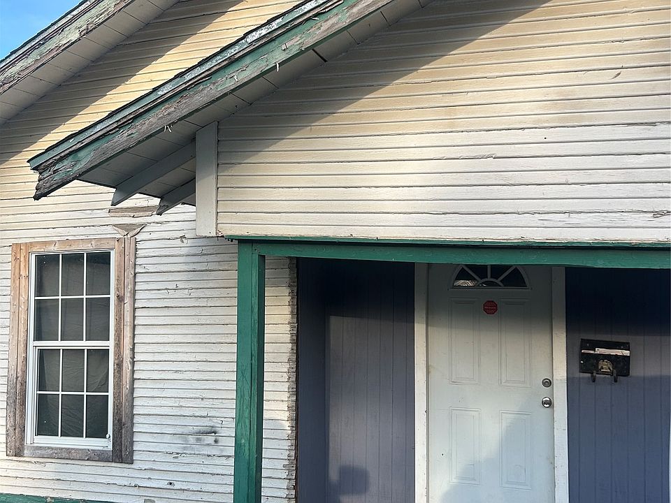 1st image of 2560 Peak St