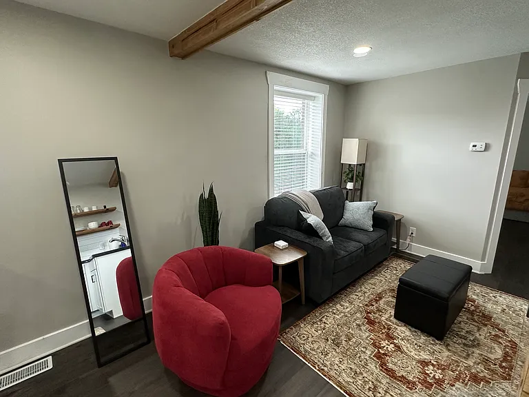 731 Lyons Ave #1 — Photo 9