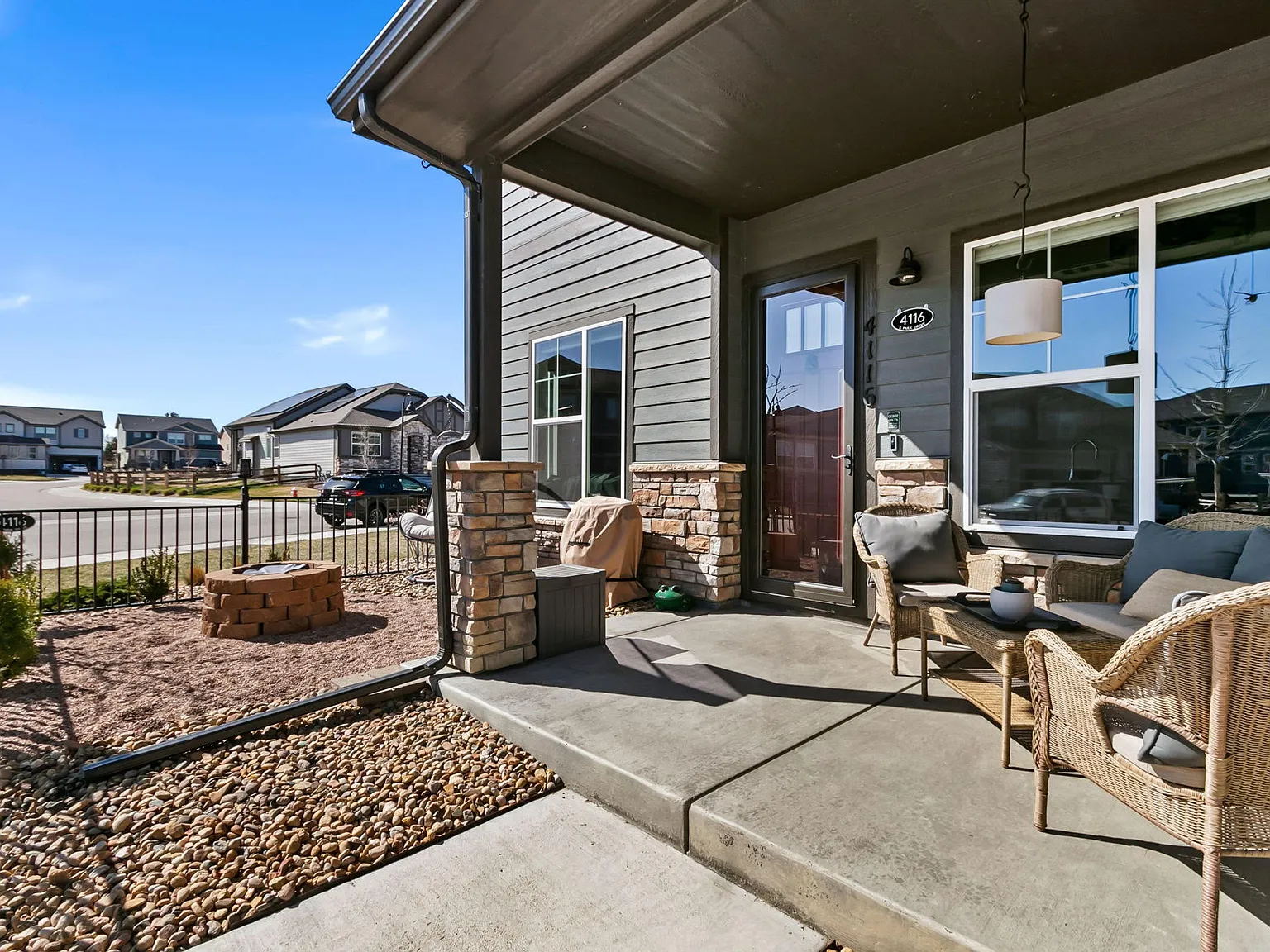 4116 S Park Dr — Photo 2