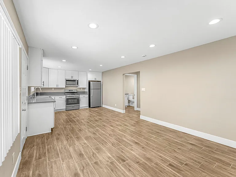 2419 W Stanford St #2 — Photo 3