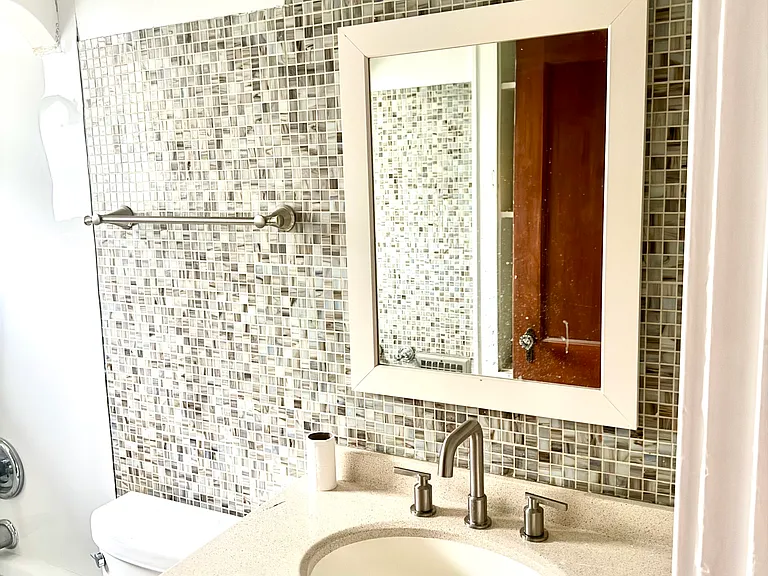 554 Woodbury Ave #2 — Photo 4