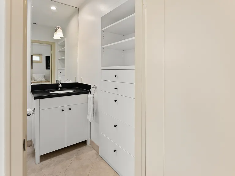708 Westbourne Dr #1 — Photo 23