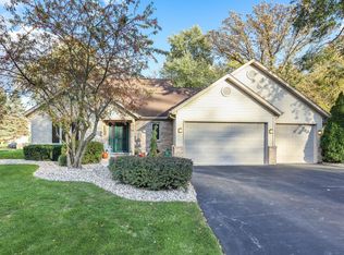 914 Elizabeth Ln, Silver Lake, WI 53170