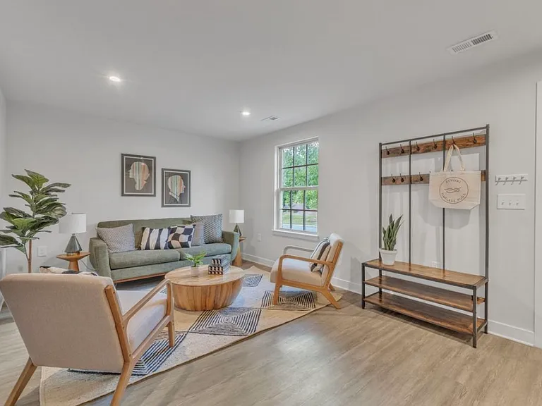 1011 Tannin Dr — Photo 4