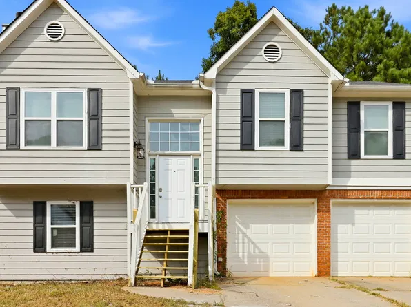 1118 Marina Ln, Acworth, GA 30101