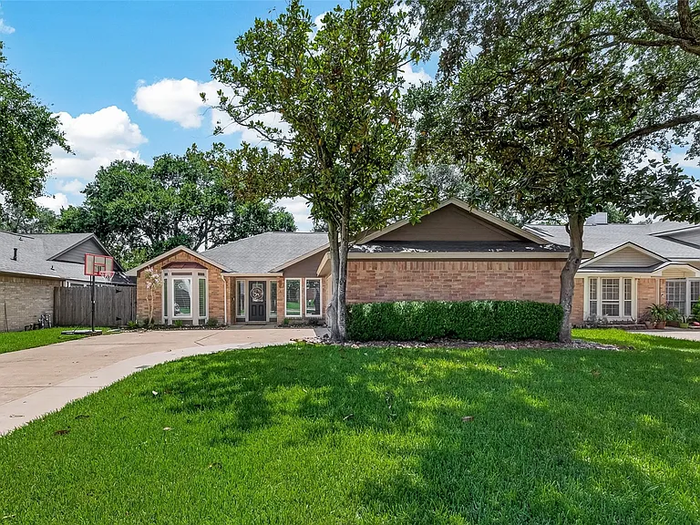 22939 Indian Ridge Dr — Photo 3