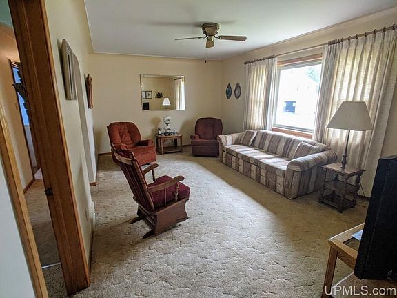 2nd image of 417 Holly St