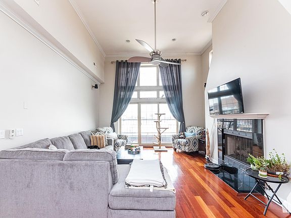2nd image of 1347 N Ashland Ave APT 3N