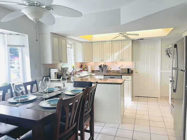 The kitchen is fully-equipped with dishwasher, garbage disposal, coffee machines, toaster, ceramic cook top electric oven, microwave and a big variety of pots, pans and all the cookware necessary to make a gourmet meal.