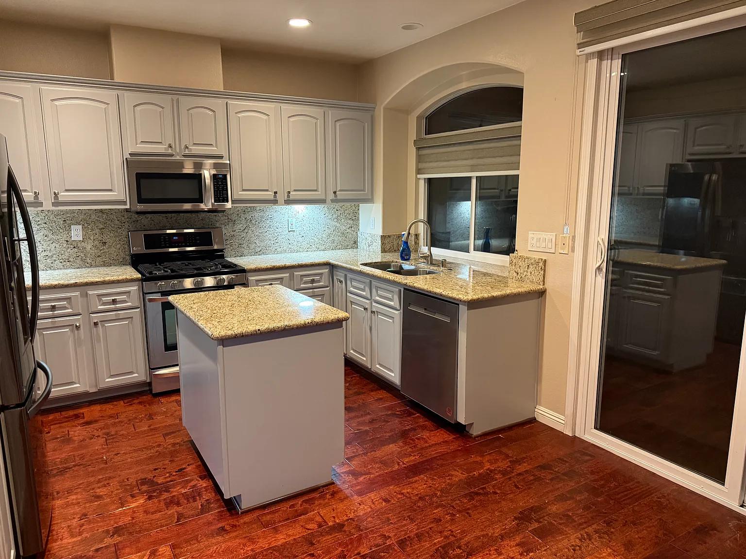 3 bed, 2.5 bath, 1650 sqft, $4,495 — Photo 3