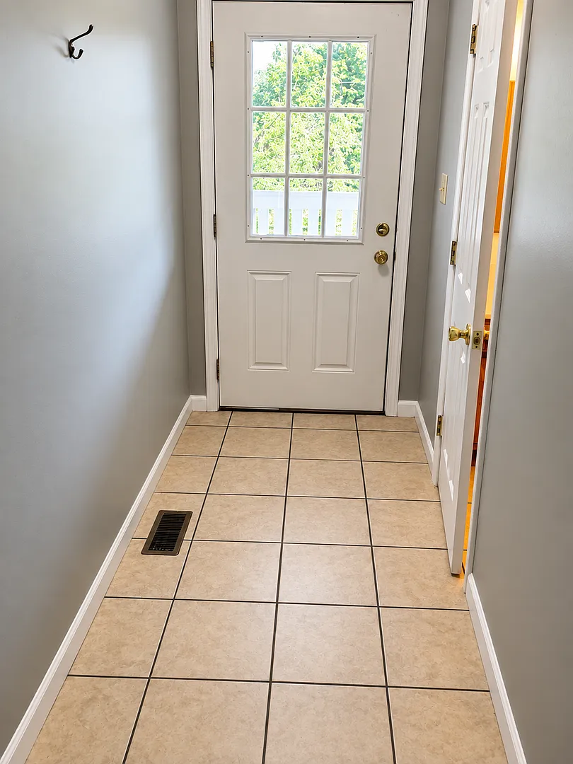 1203 N Lincoln St — Photo 2