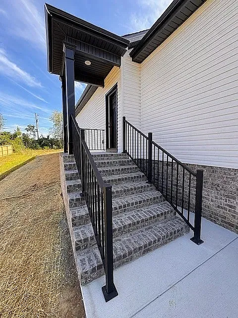 303 Lee Lane — Photo 2