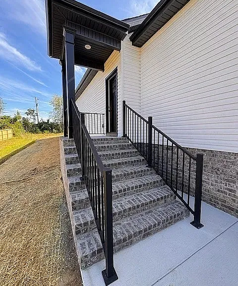 303 Lee Ln — Photo 2