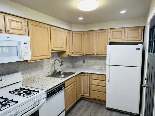 1005 Mount Vernon St, Philadelphia, PA 19123