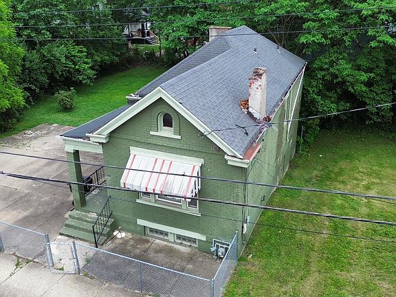 3rd image of 319 Pleasant St