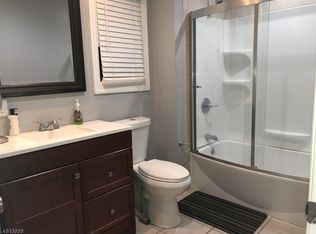 115 Drake Ave, Roselle, NJ 07203