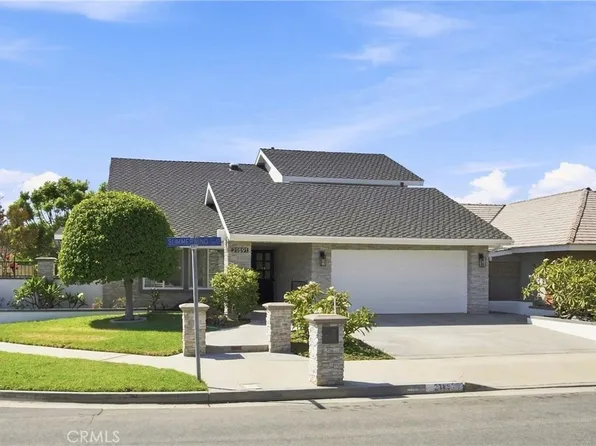 21891 Summerwind Ln, Huntington Beach, CA 92646
