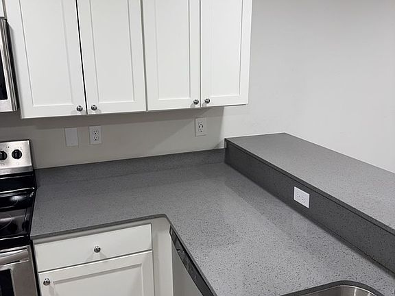 3rd image of 446 NE Izett St #687