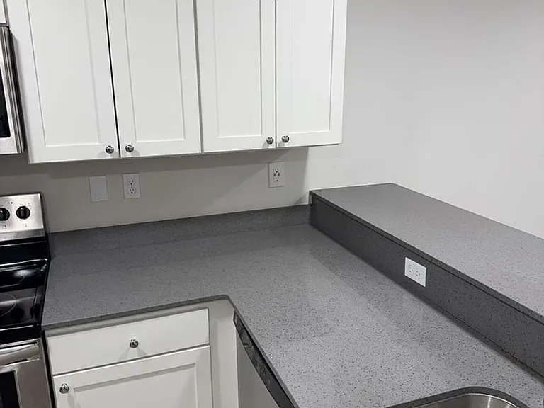 446 NE Izett St — Photo 3