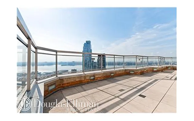 Rented by Douglas Elliman | media 19