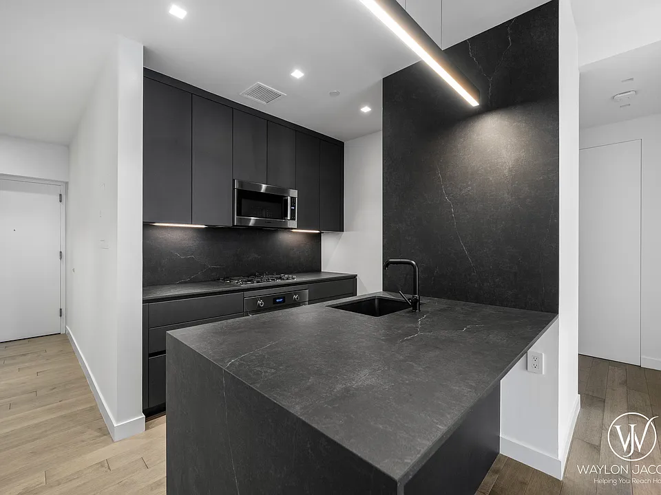 101 W 24th St #16H