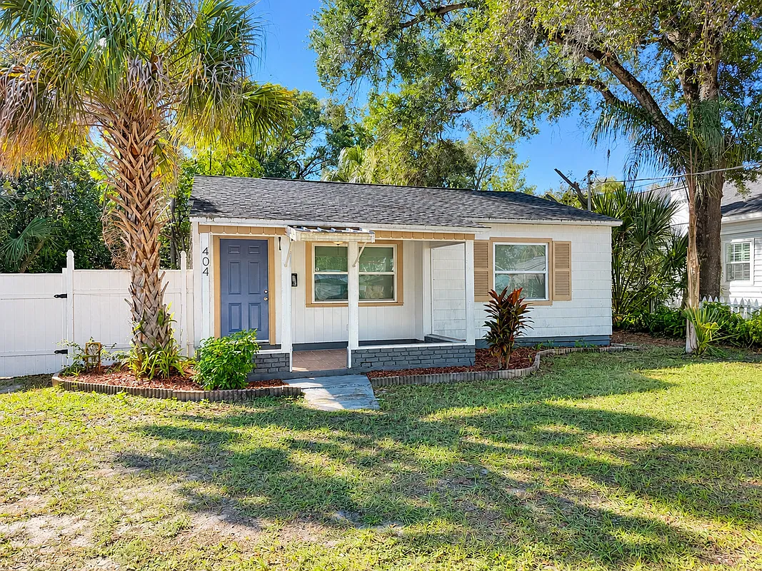 2 bed, 1.0 bath, 711 sqft, $1,895 — Photo 1